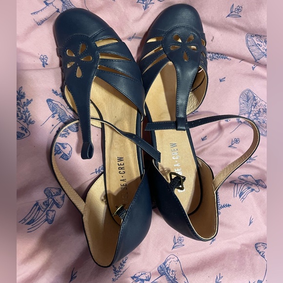 Navy blue heels - Picture 2 of 4